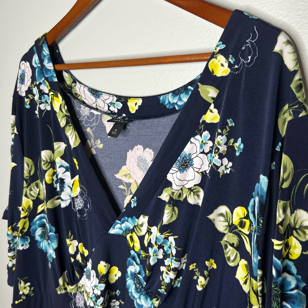 Torrid plus size NAVY BLUE FLORAL STUDIO KNIT SKATER v-neck DRESS size 5X - Picture 5 of 9